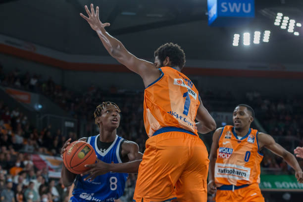 西之间的潜 西之间的潜