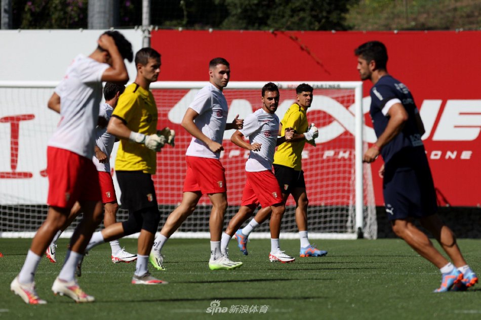 巴萨在签下 巴萨在签下